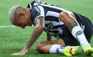 Guilherme Arana tem lesão confirmada e é desfalque nos próximos jogos