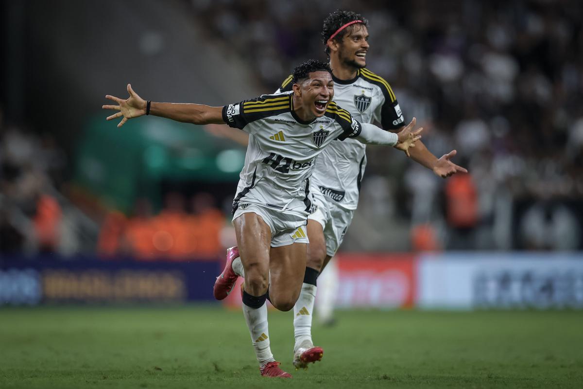 Rony no Santos: Galo Avalia Troca com o Peixe em Meio à Pressão da Torcida